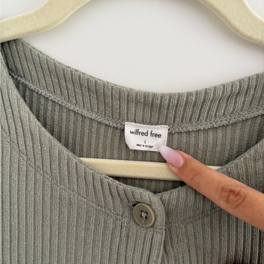 Aritzia Ribbed Cardigan - Picture 4 of 4